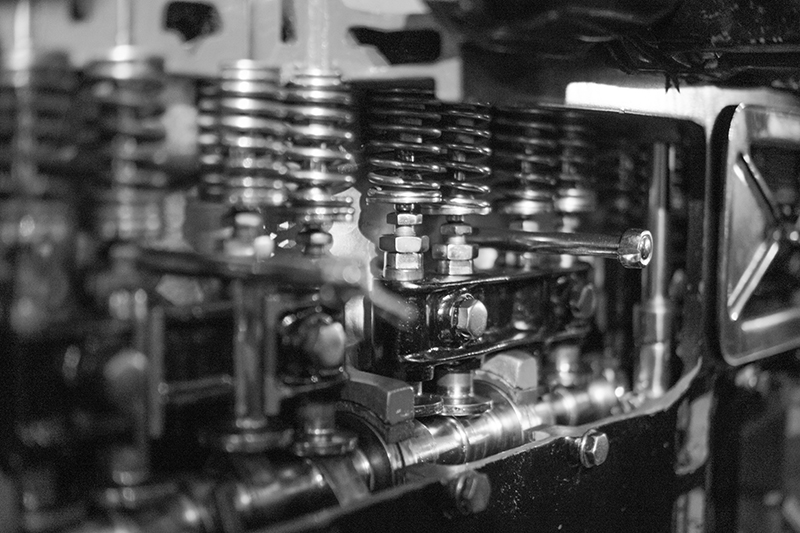 black-and-white-bolts-engine-38920.jpg